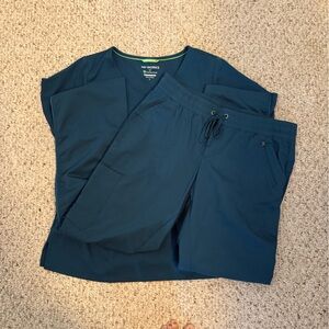 Women’s healing hands scrubs